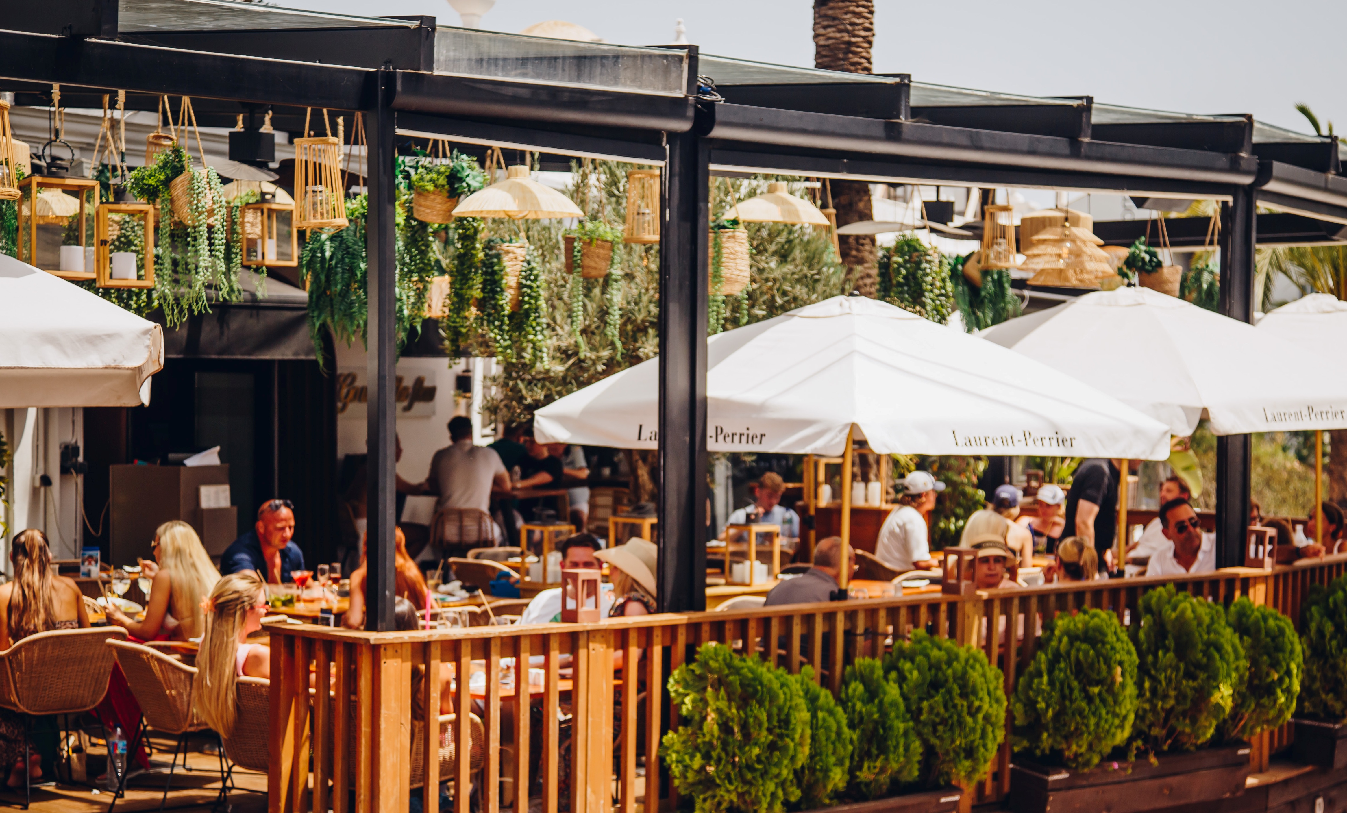 La Sala has continued their offer for the spring/summer! Enjoy their delicious 2-course menu, with a wide range of dishes available, together with a glass of house wine AND unlimited still or sparkling water at a huge 60% saving! 
