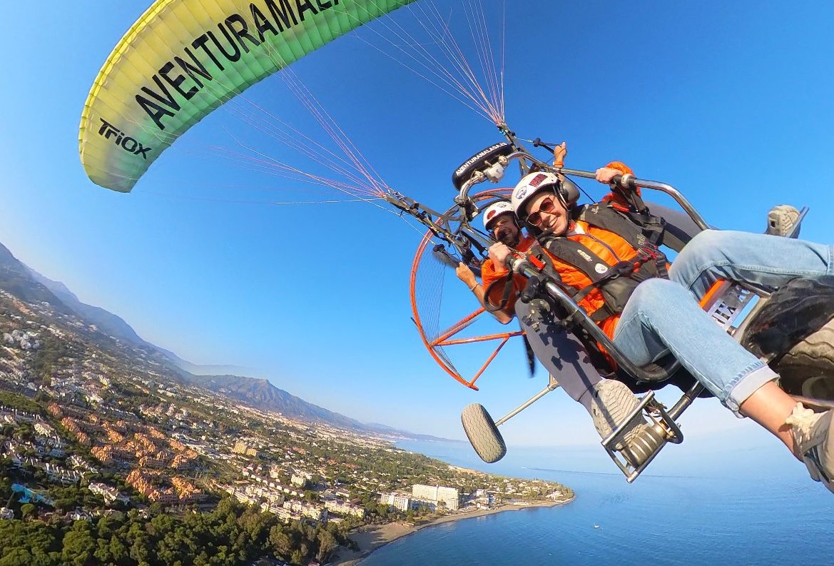 View the coastline from the skies with this 40 minute paragliding trip accompanied with an expert instructor!