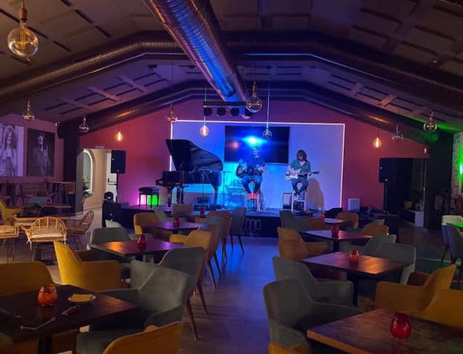 15€ off your food & drinks bill!