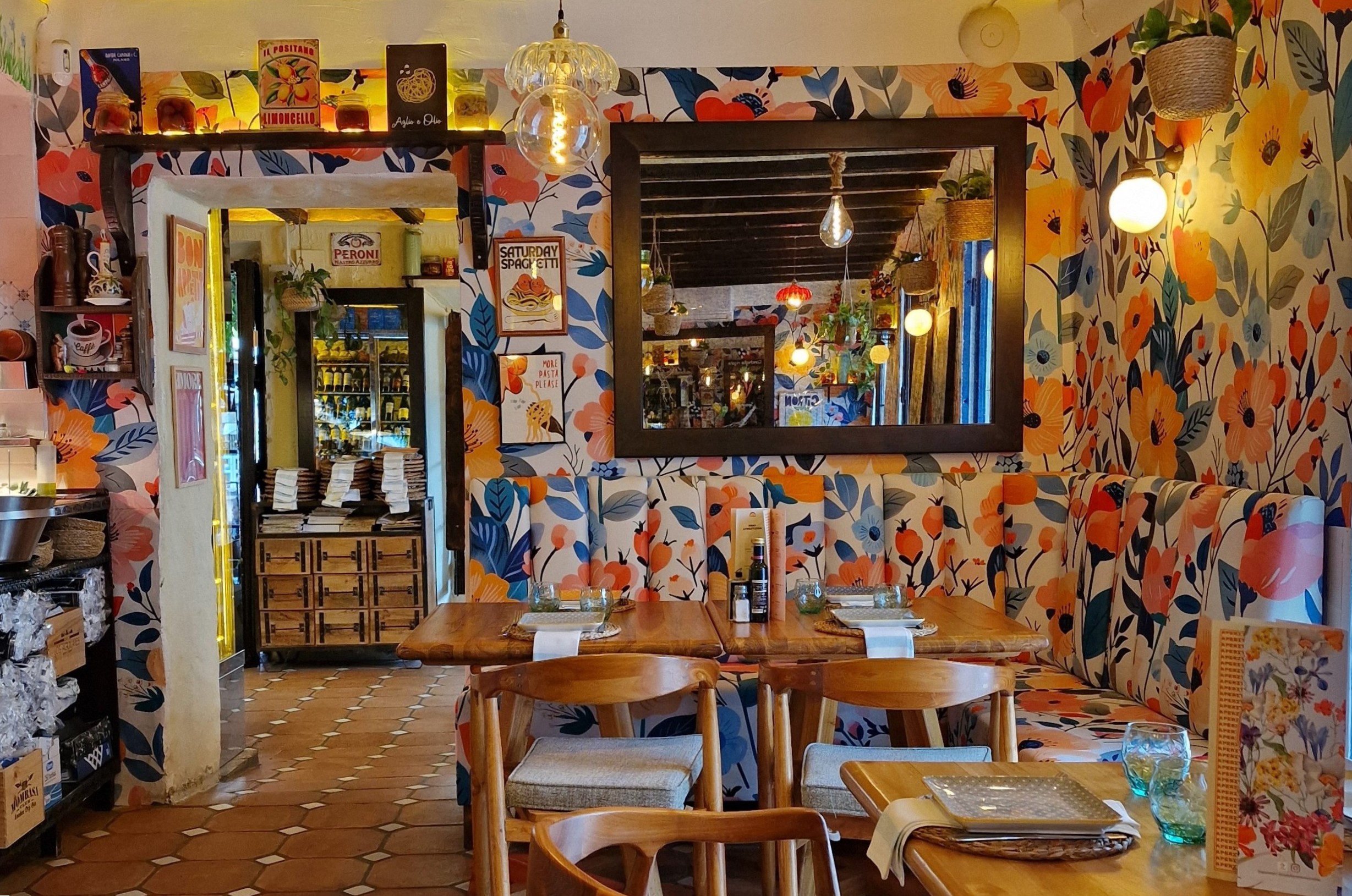 2-course Italian meal plus a glass of wine/beer at 50% off for ONLY 20€ from 1pm to 6pm every day except Wednesday when they close! 