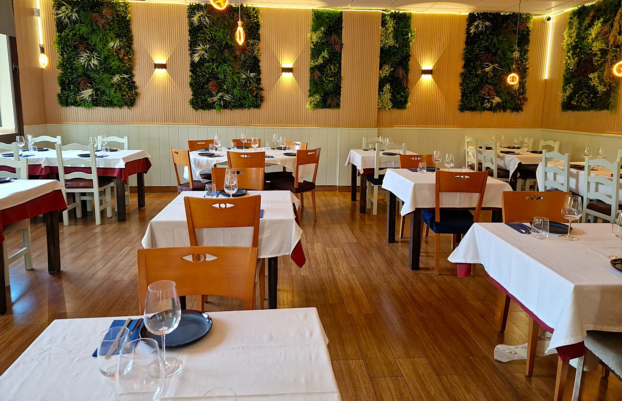 Pay ONLY 24€ for a starter, main course, side dish and a drink at Karnali Yaks in La Cala de Mijas!