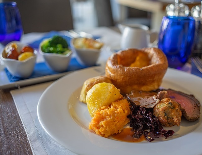 Sunday Roast in Paloma Blanca Boutique Hotel with live music