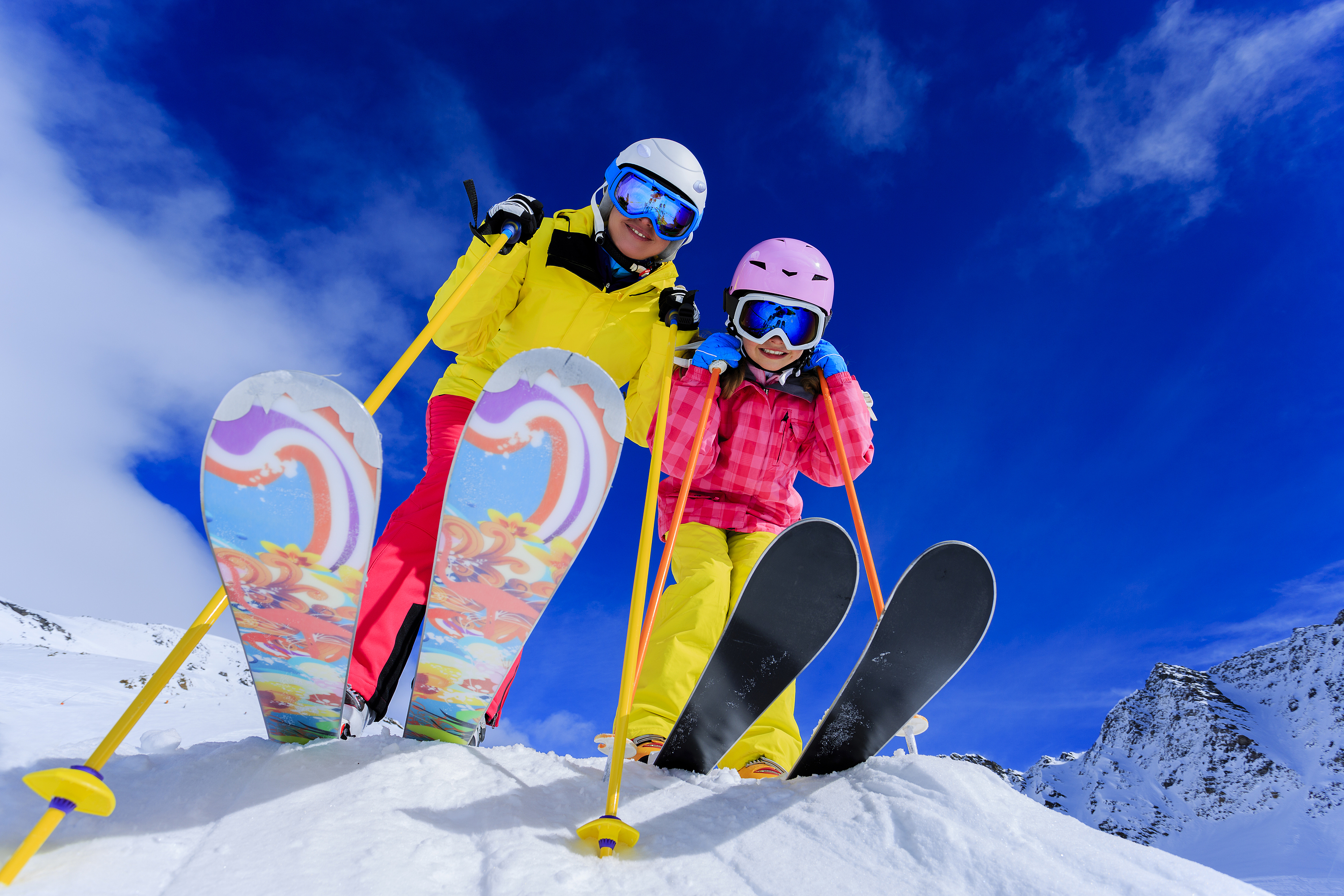 Ski in Sierra Nevada with 48% off! Amazing deals on ski or snowboard lessons, equipment hire and even accommodation!