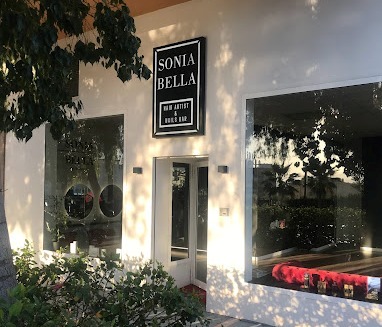 A half head of highlights with a wash, hydrating hair treatment and blowdry for ONLY 65€ (normally 125€) and a full head of highlights for JUST 120€ (normally 210€)!