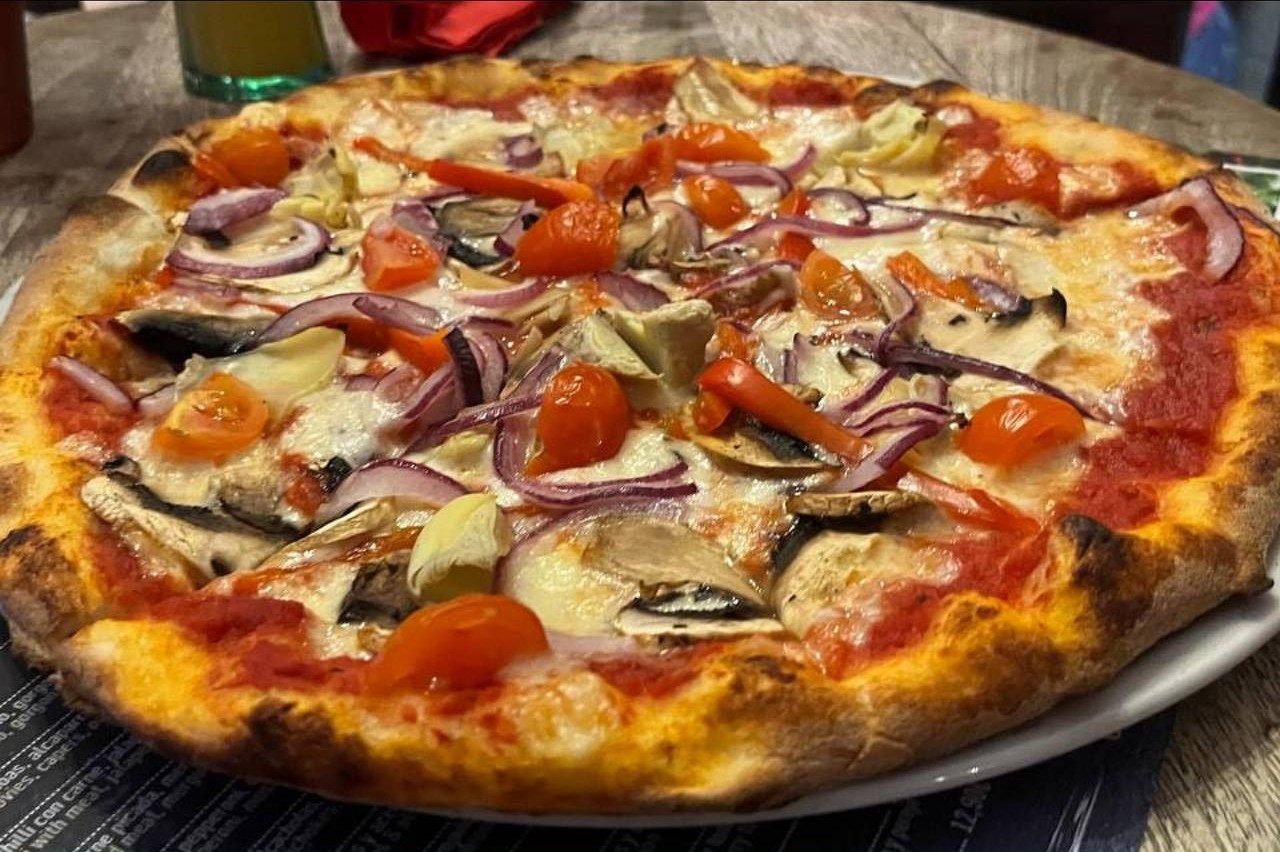 Any pizza for ONLY 6,50€ (eat in or takeaway) or main course plus a drink for ONLY 10,50€!