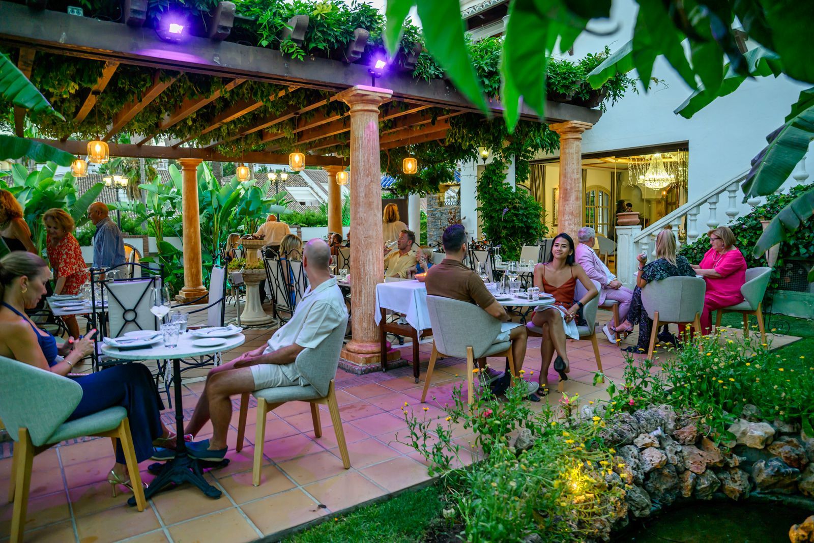 A deluxe 2-course Mediterranean meal plus a drink for only 29€! 