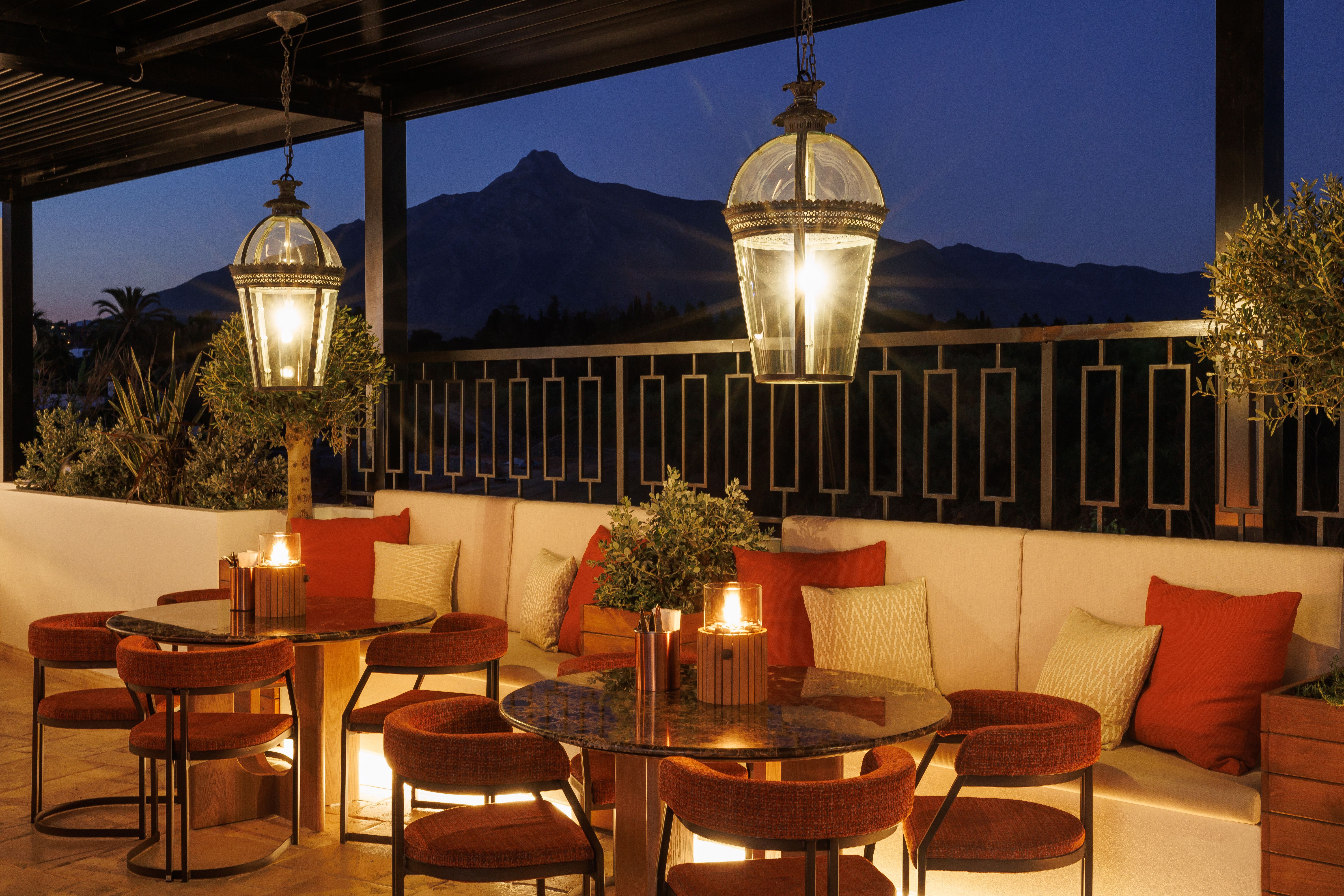 Any classic pizza and a drink for ONLY 13€ at The Clubhouse!