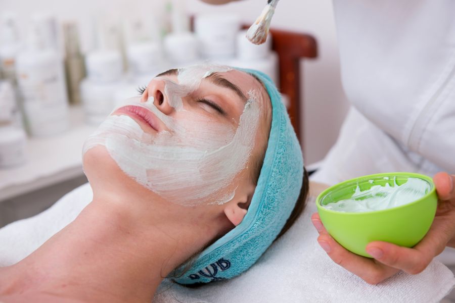 OPTION 1: 1-hour facial cleanse with radio frequency OPTION 2: 1-hour wood therapy with pressotherapy or electrostimulation OPTION 3: 30-minute Kobido facial massage! 