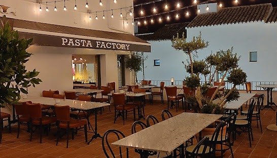 ANY pasta, risotto or pizza, a drink AND a mini-dessert for just 18,50€!