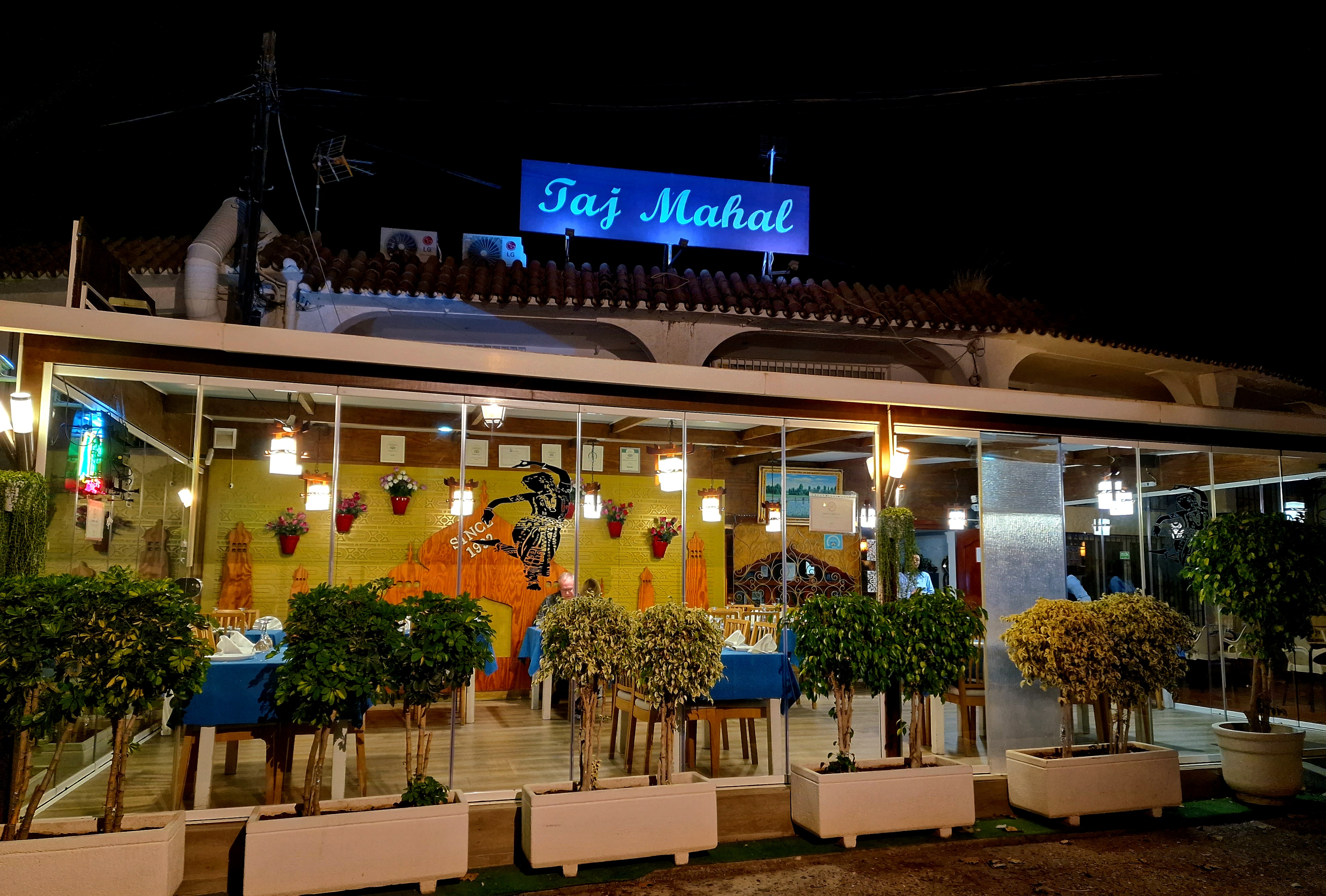 A Delicious Two-Course Indian Meal at the Popular Taj Mahal!
