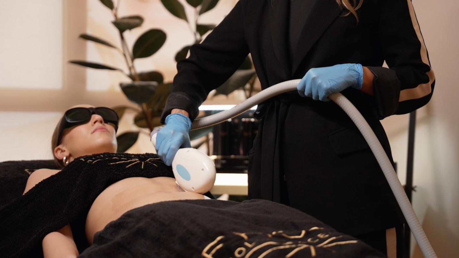 The Hollywood Peel (FHOS active charcoal treatment) for ONLY 59€, 4 sessions of hair removal treatment for just 79€ in total, and get rid of cellulite with 4 sessions of IPL for just 189€!
