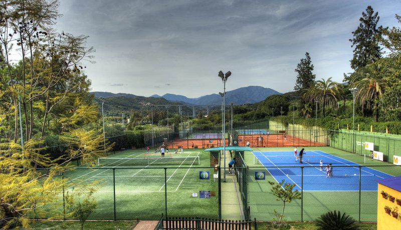 Gym and Gold membership & private or group tennis/padel lessons at Manolo Santana Racquets Club 